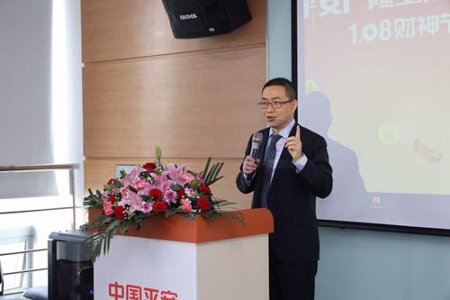 平安产险上海分公司总经理陈雪松介绍“暖宝保”
