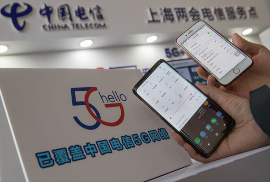 上海的两会代表，正在接入“中国电信5G”传输的WiFi网络。