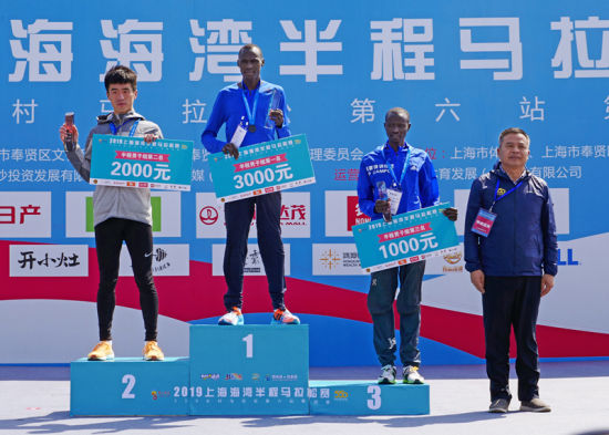 2019上海海湾半程马拉松赛开跑