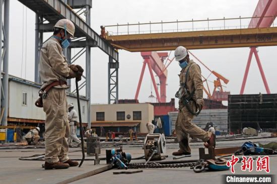 上海外高桥造船有限公司完成5艘（座）船舶交付