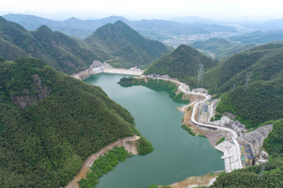 图：位于浙江安吉县天荒坪镇的长龙山抽水蓄能电站下水库。