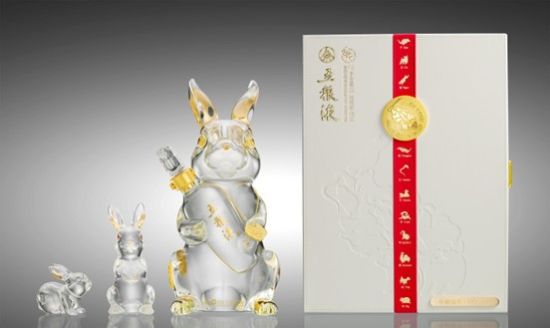 图：五粮液兔年生肖纪念酒在天猫线上首发。