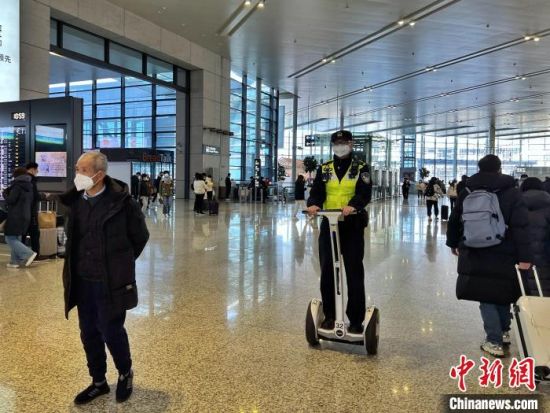 春节假期接近尾声 上海机场迎来返程高峰