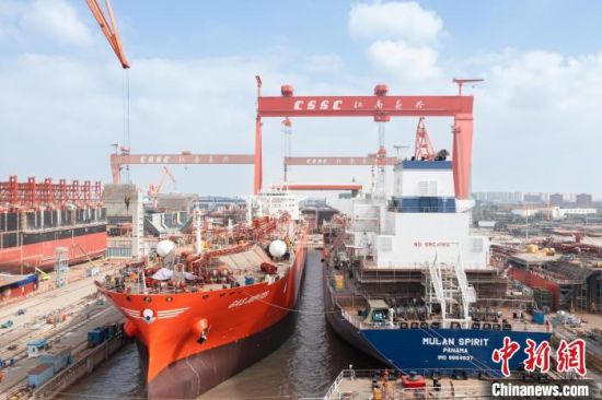 江南造船2023年首批船出坞 中国LNG运输船再添新名片