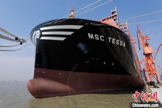 中国船舶沪东中华在上海交付24116TEU超大型集装箱船