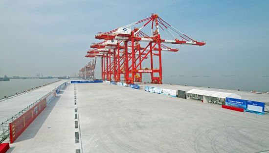 图：即将竣工的罗泾港区一角。