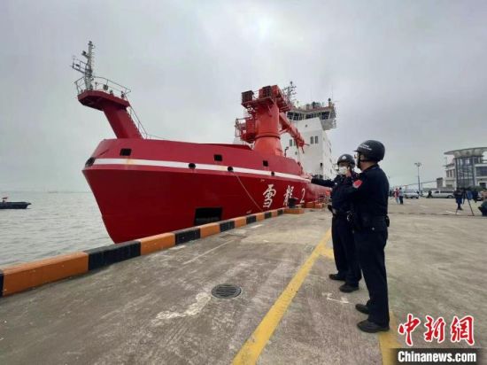“雪龙”号、“雪龙2”号前后出航靠泊中国极地科考国际基地船埠