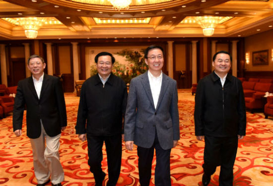 与青海省党政代表团举行两地交流座谈 - 上海新