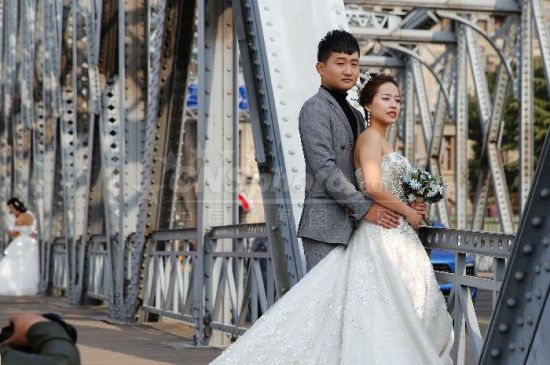 上海的婚纱照_上海创意婚纱照
