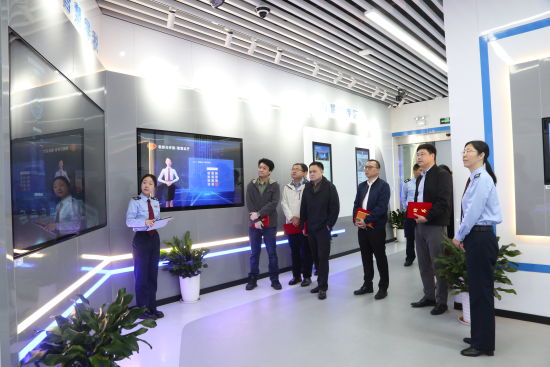 奉贤税务特约监督员受聘上岗，推动税收工作提质增效